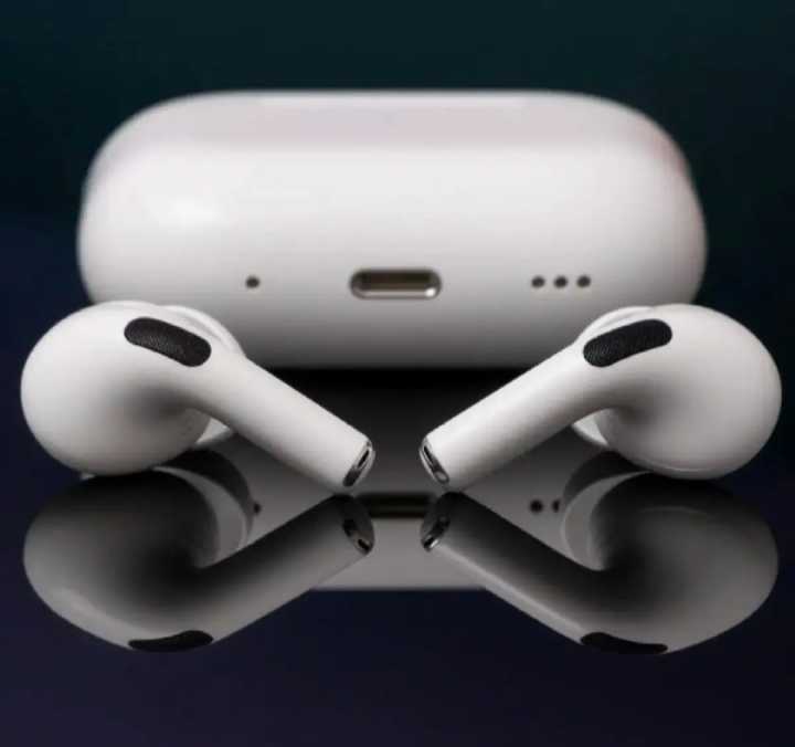 White Airpods with Long-Lasting Battery and Fast Charge - 1 Pcs
